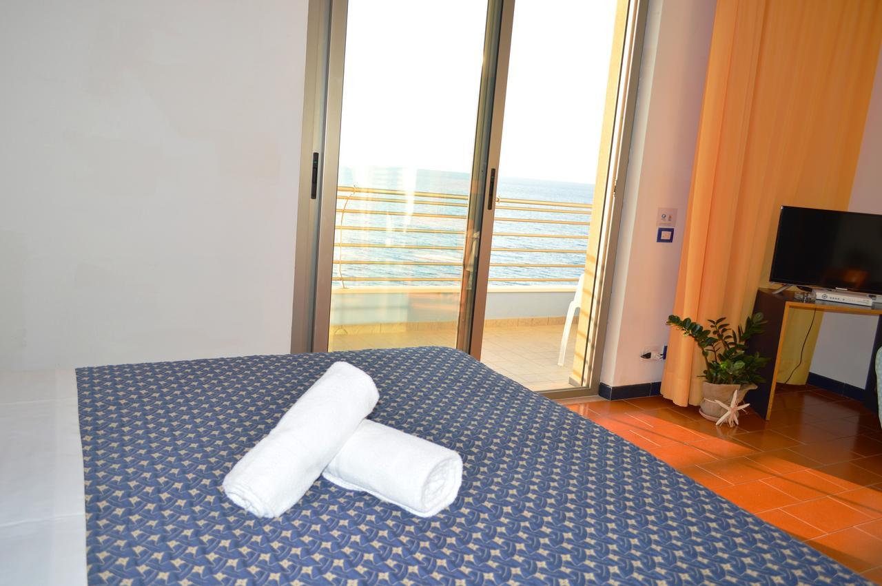 Capo Nettuno Hotel Capo dʼOrlando Exterior foto